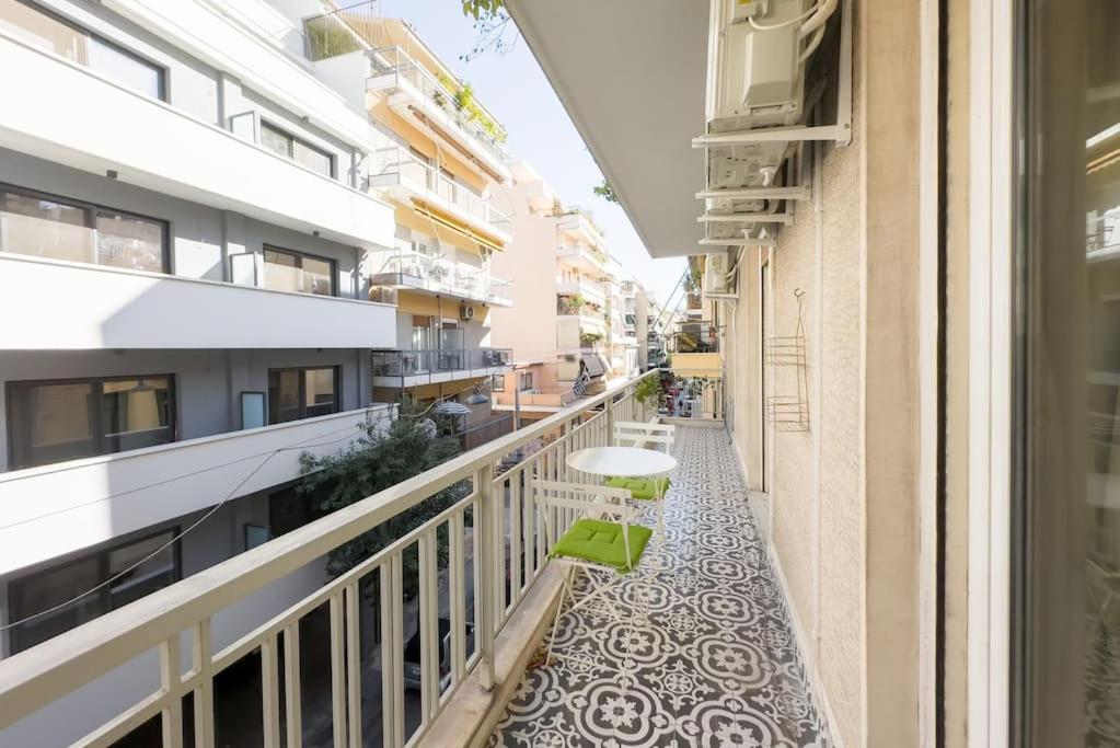Spacious Urban Apt In The Heart Of Афины Экстерьер фото