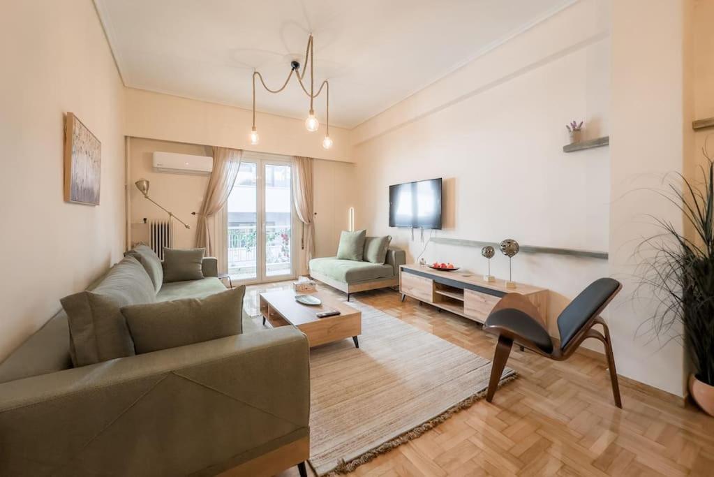 Spacious Urban Apt In The Heart Of Афины Экстерьер фото