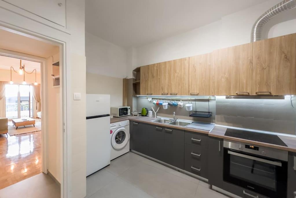 Spacious Urban Apt In The Heart Of Афины Экстерьер фото