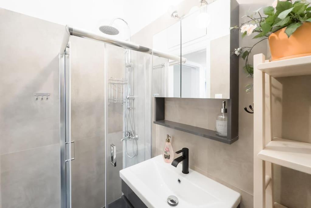 Spacious Urban Apt In The Heart Of Афины Экстерьер фото