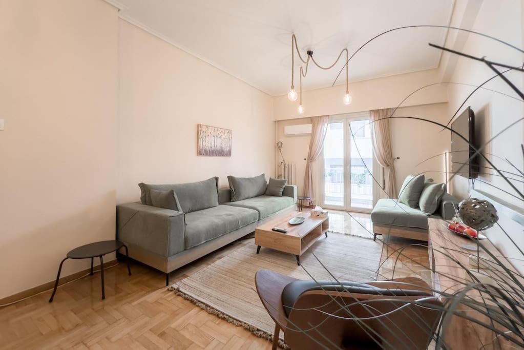 Spacious Urban Apt In The Heart Of Афины Экстерьер фото